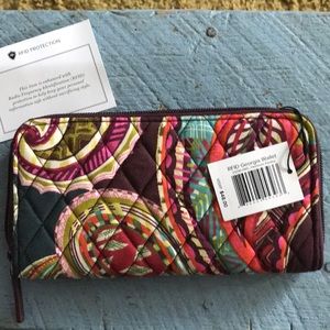 Vera Bradley 3/4 zip wallet